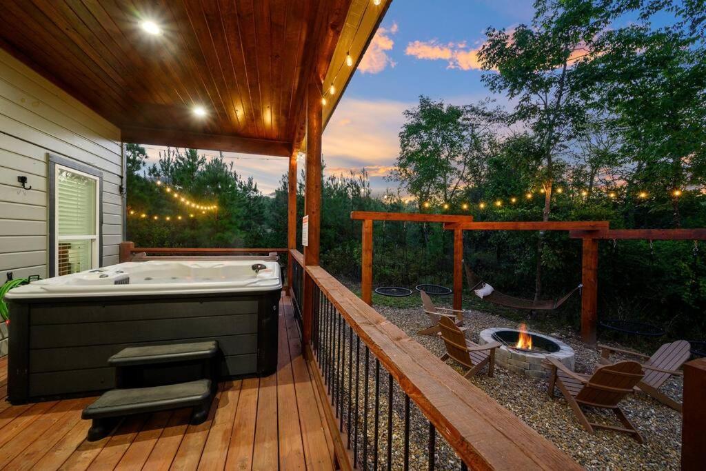 Вилла Under The Stars - Secluded, Hot Tub, Firepit, Games Брокен-Боу Экстерьер фото