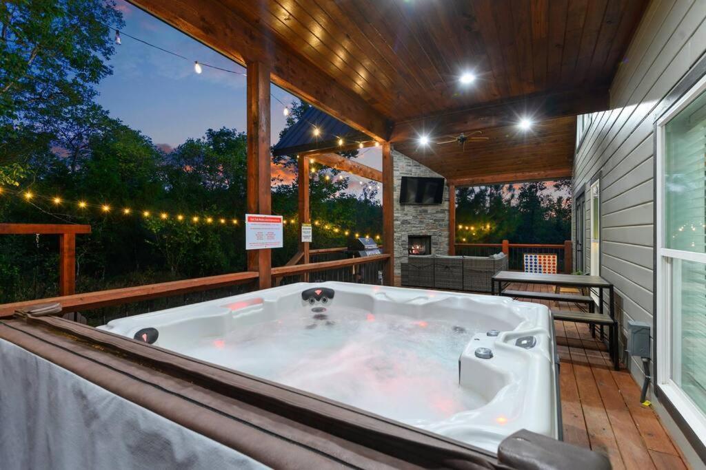 Вилла Under The Stars - Secluded, Hot Tub, Firepit, Games Брокен-Боу Экстерьер фото
